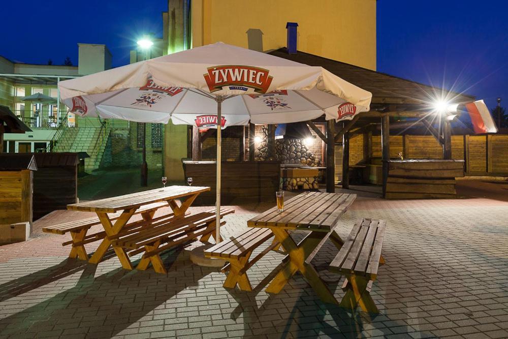 Apart Hotele Czestochowa Bagian luar foto